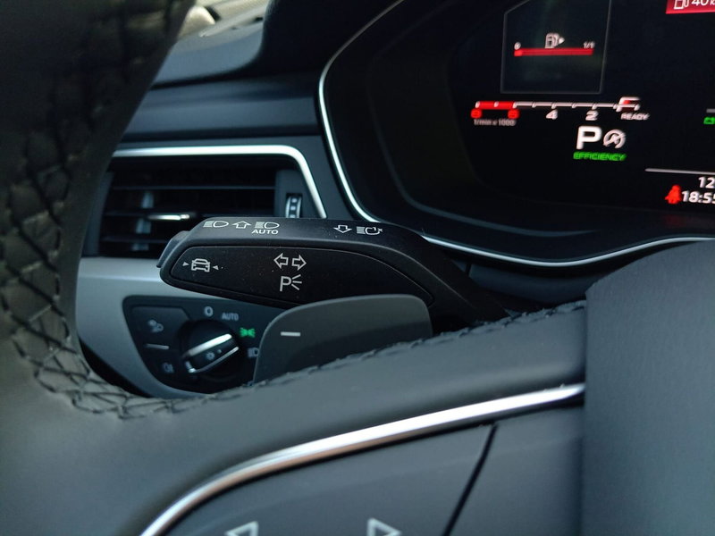 Audi A4 Avant nuova a Bari (17)