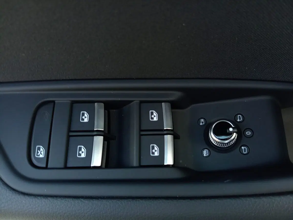 Audi A4 Avant nuova a Bari (19)