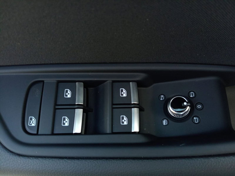 Audi A4 Avant nuova a Bari (19)