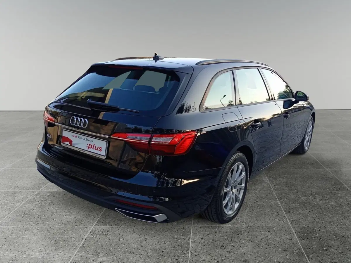 Audi A4 Avant nuova a Bari (2)