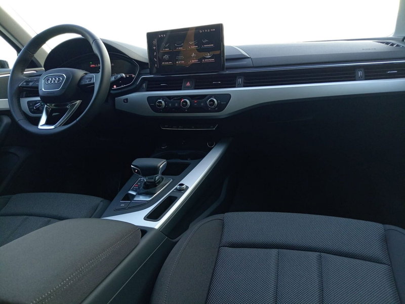Audi A4 Avant nuova a Bari (4)