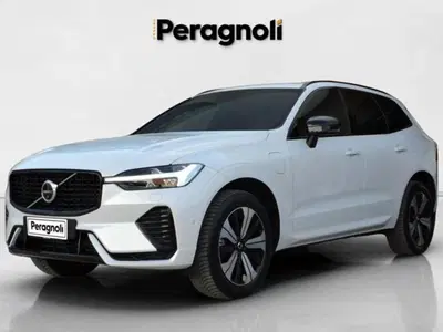 Volvo XC60 T8 Recharge AWD Plug-in Hybrid automatico Plus Dark del 2025 usata a Firenze
