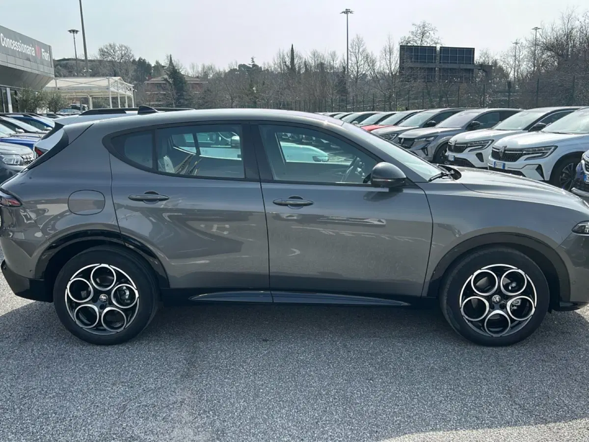 Alfa Romeo Tonale usata a Latina (6)