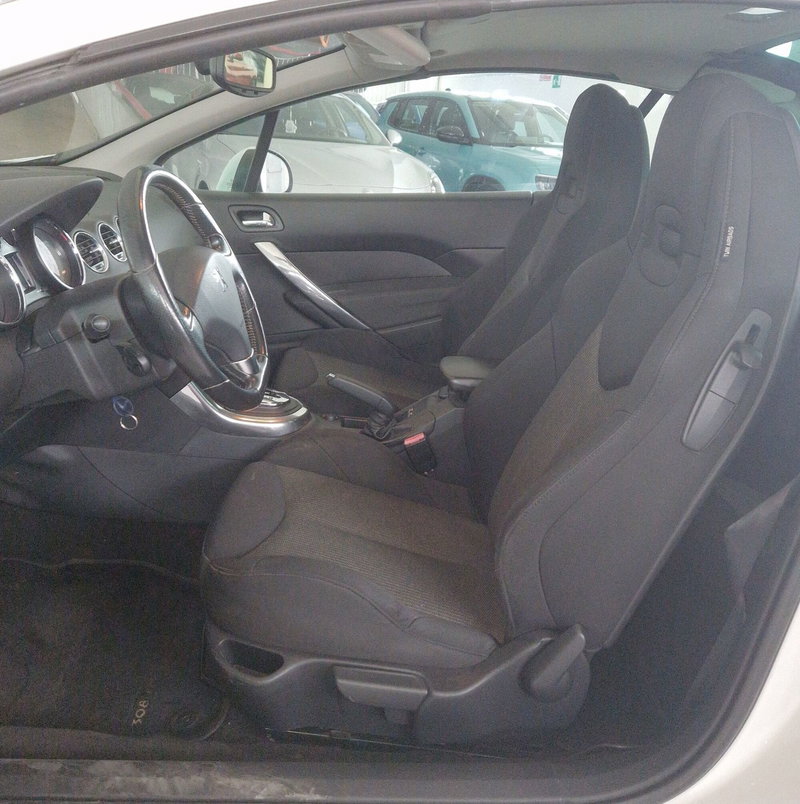 Peugeot 308 Cabrio usata a Terni (7)