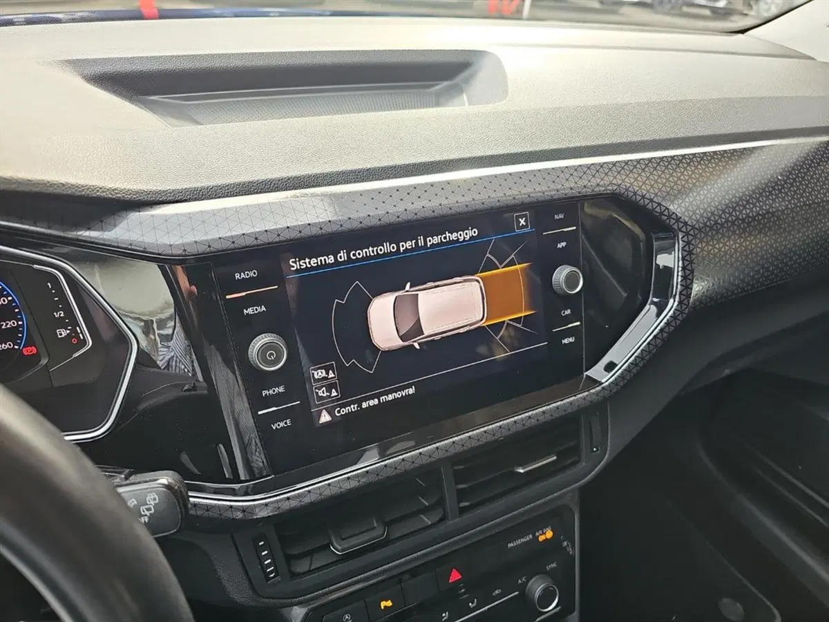 Volkswagen T-Cross usata a Lecco (15)
