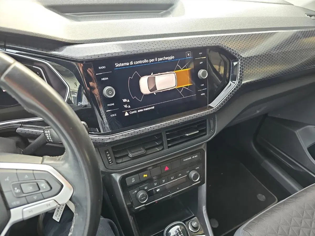 Volkswagen T-Cross usata a Lecco (17)