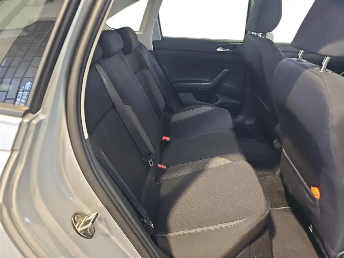 Volkswagen Taigo usata a Lecco (12)