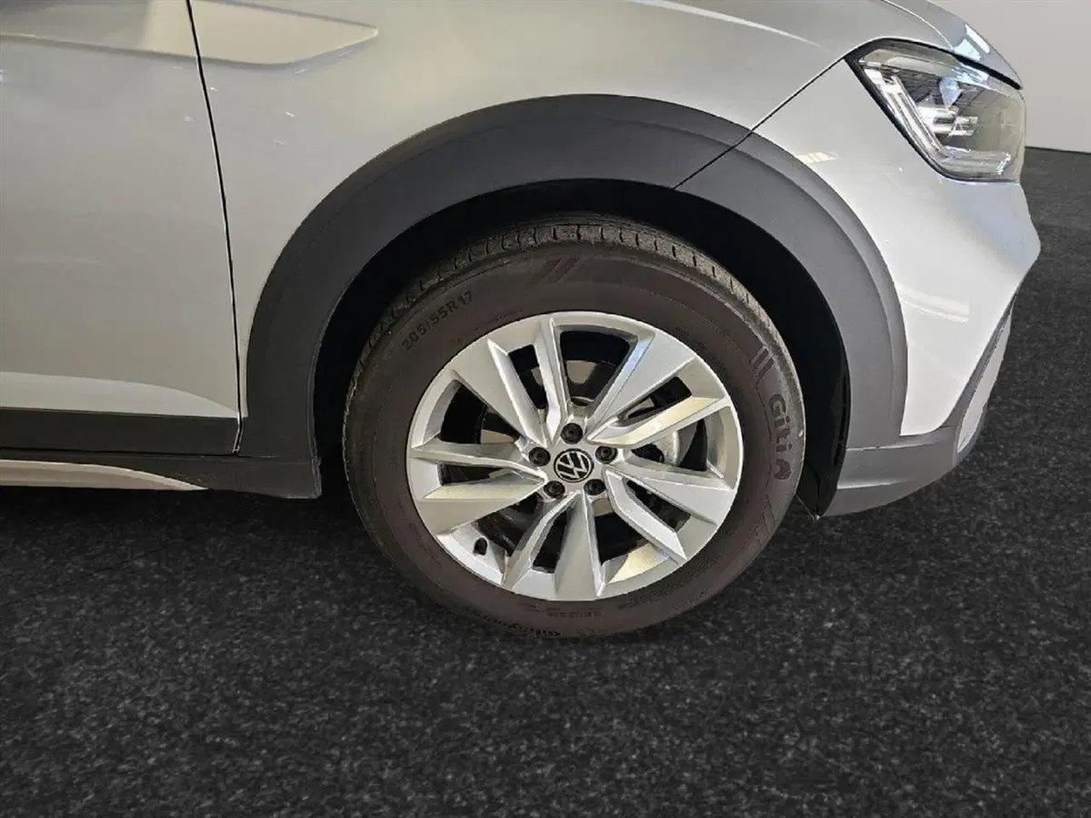 Volkswagen Taigo usata a Lecco (8)