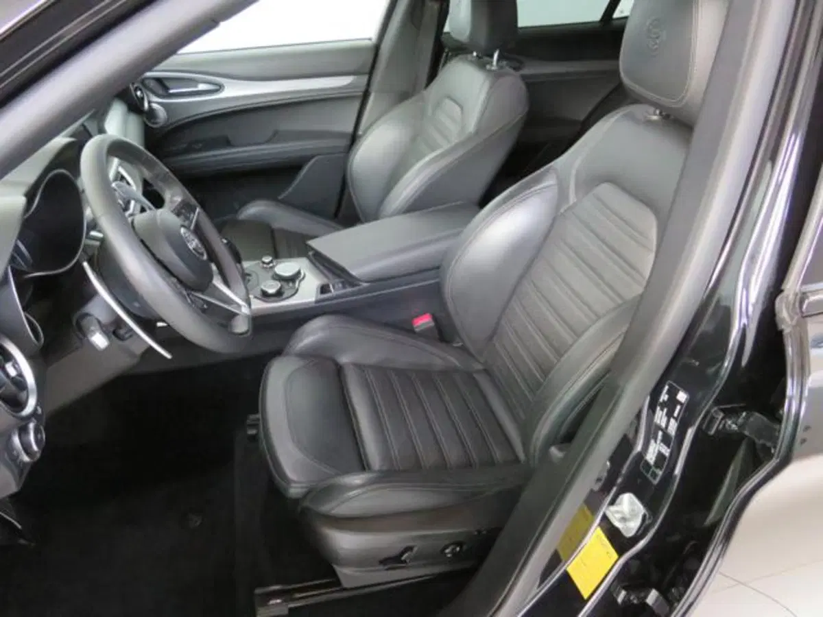 Alfa Romeo Stelvio usata a Lodi (10)