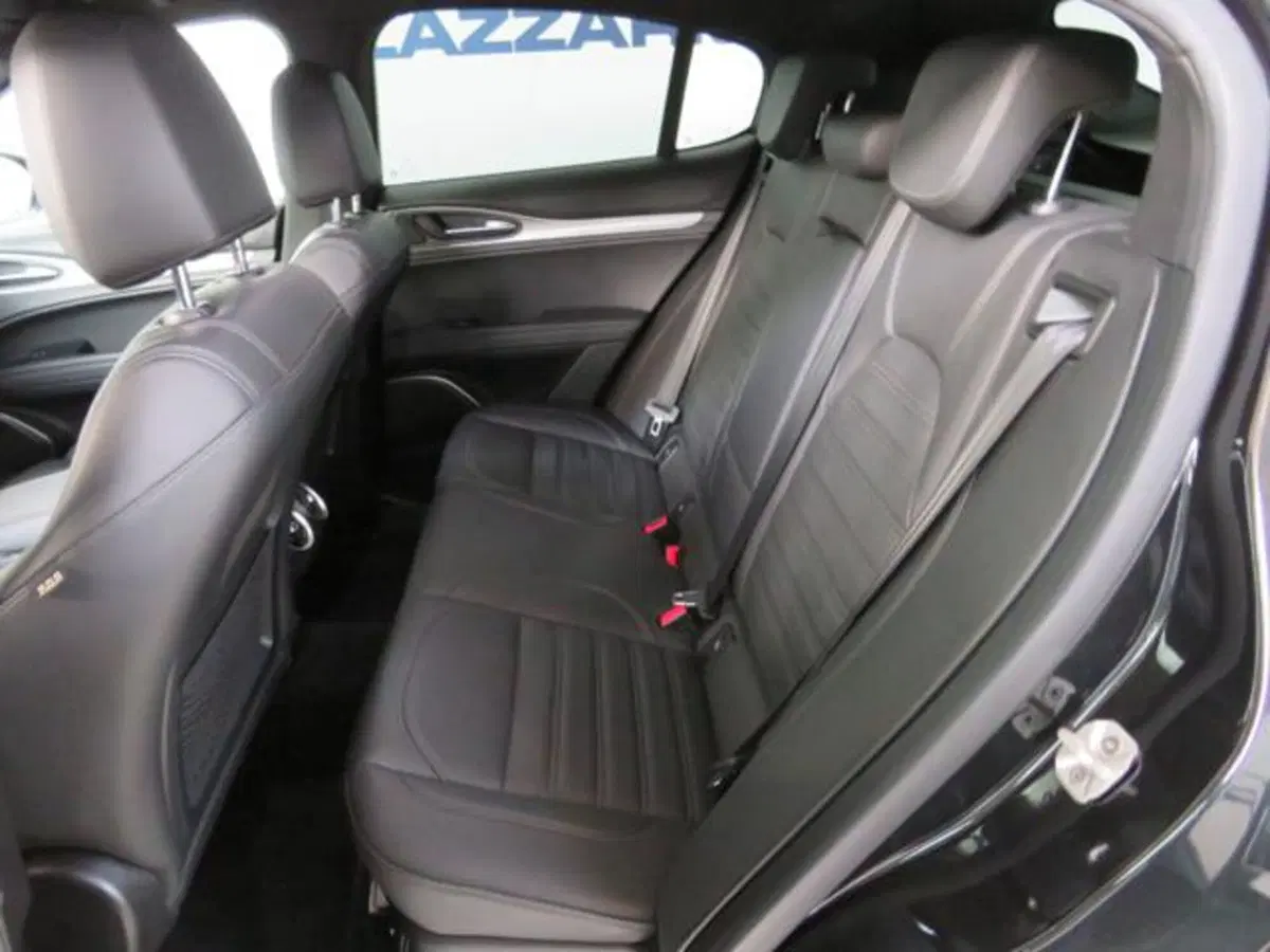 Alfa Romeo Stelvio usata a Lodi (11)