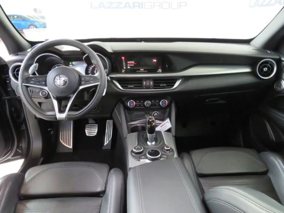 Alfa Romeo Stelvio usata a Lodi (13)