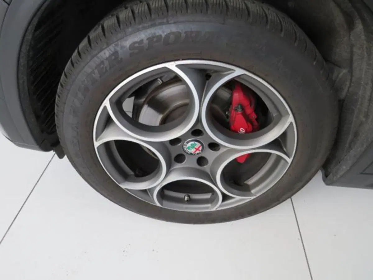 Alfa Romeo Stelvio usata a Lodi (15)