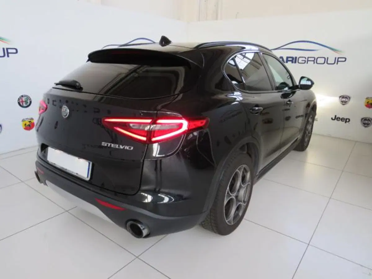 Alfa Romeo Stelvio usata a Lodi (7)