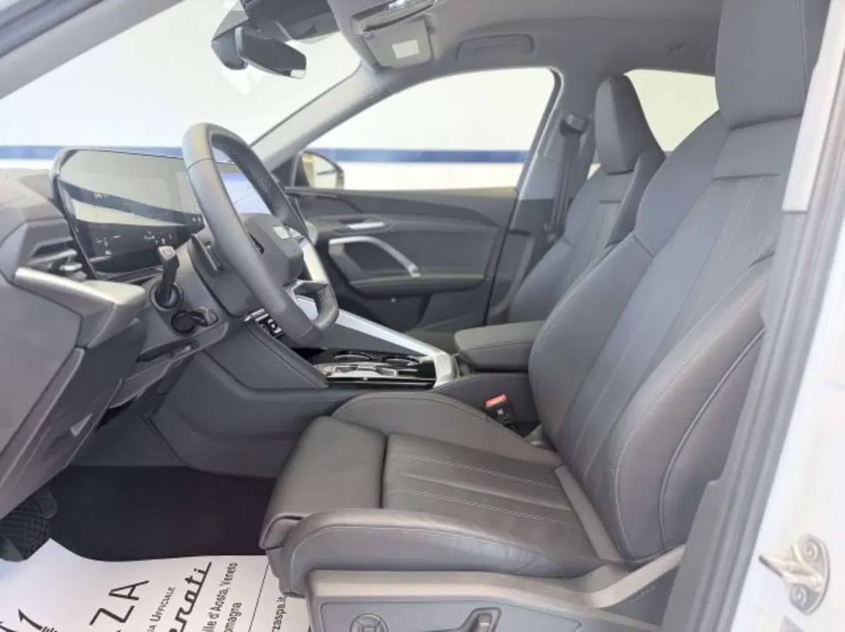 Audi Q5 Sportback nuova a Torino (3)
