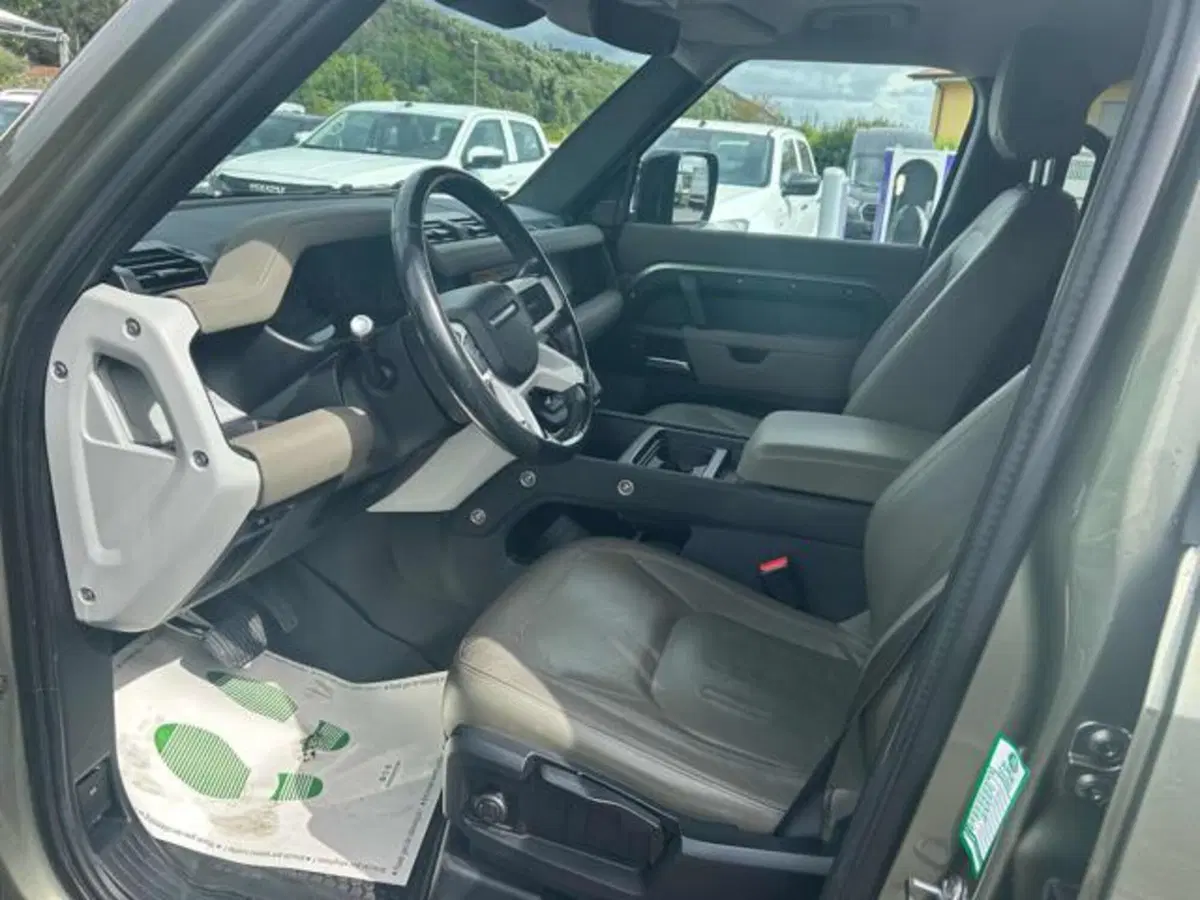 Land Rover Defender usata a Lucca (10)