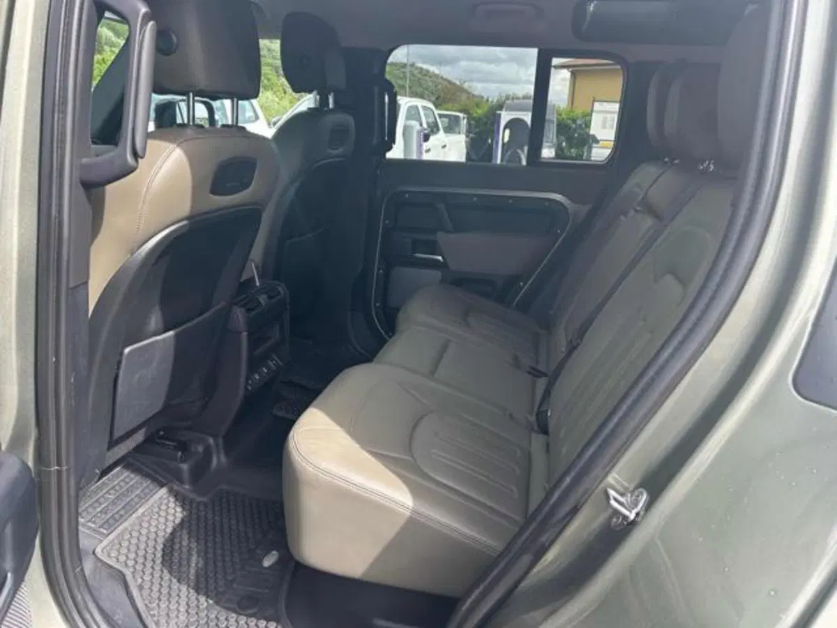 Land Rover Defender usata a Lucca (8)