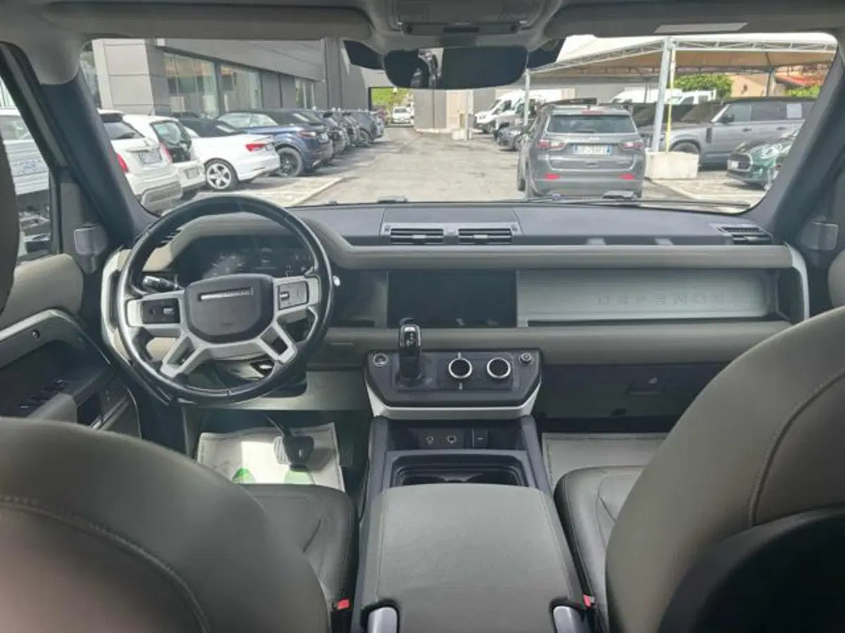 Land Rover Defender usata a Lucca (9)