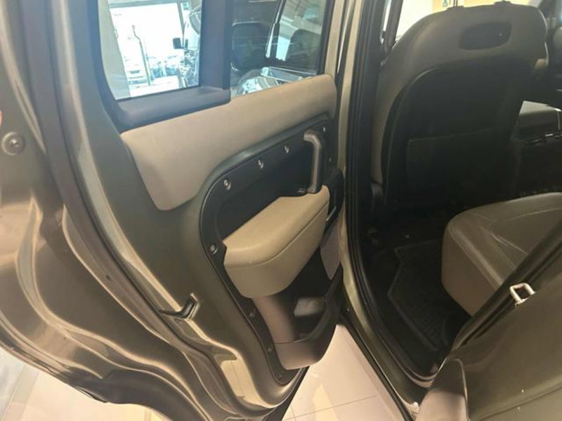 Land Rover Defender usata a Lucca