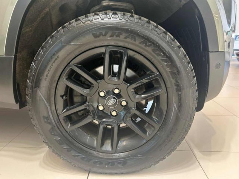 Land Rover Defender usata a Lucca (3)