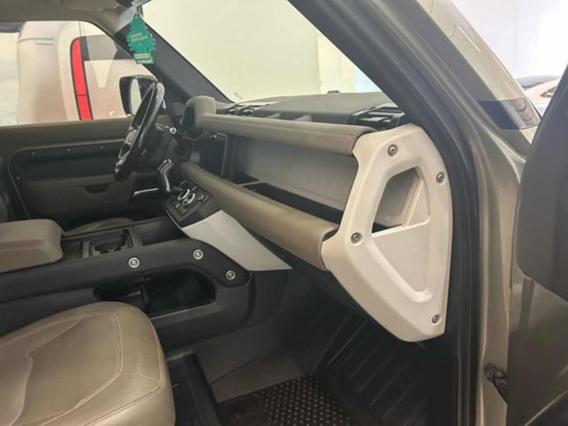 Land Rover Defender usata a Lucca (4)