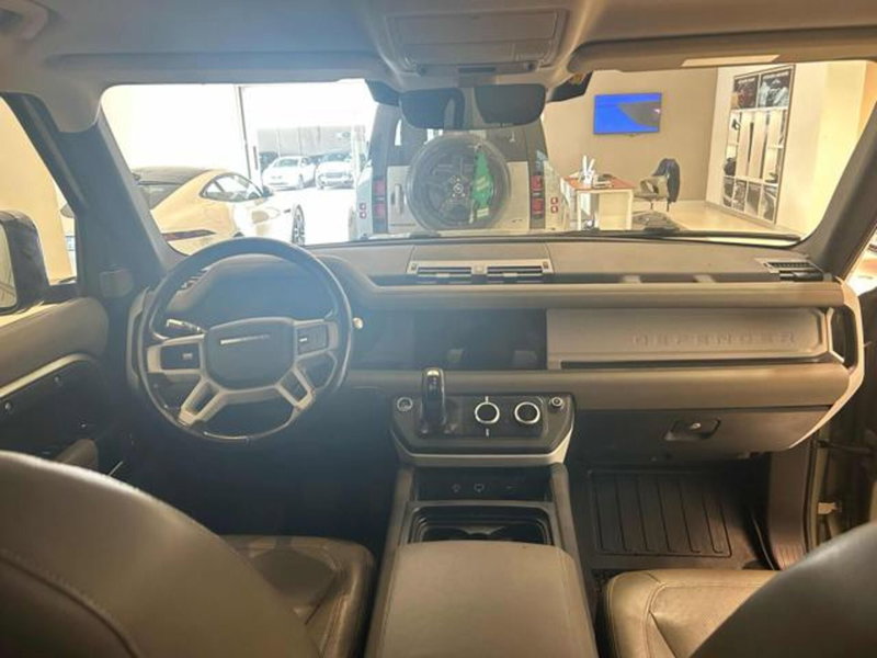 Land Rover Defender usata a Lucca (5)