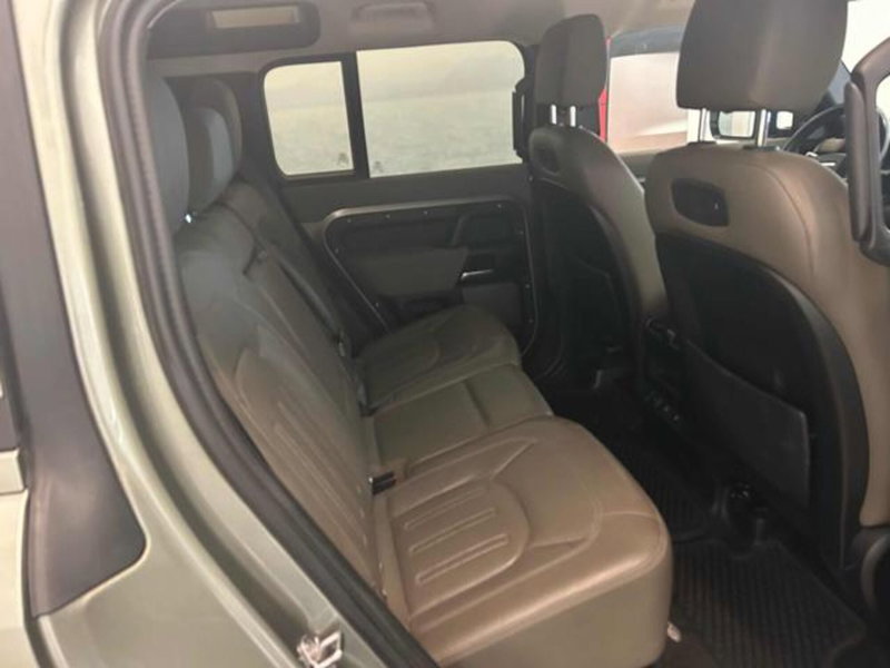 Land Rover Defender usata a Lucca (6)