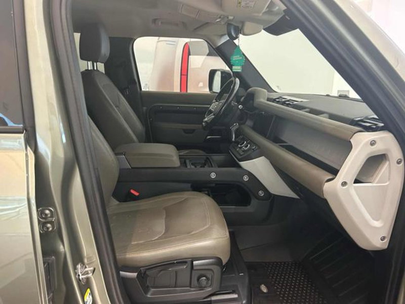 Land Rover Defender usata a Lucca (7)