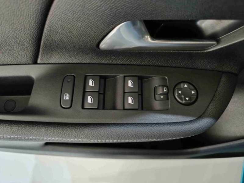 Opel Mokka nuova a Catania (18)