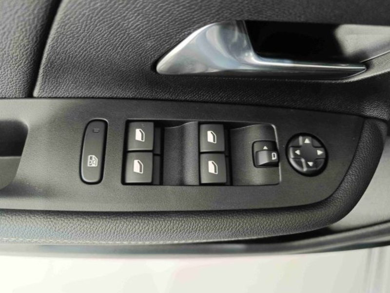 Opel Mokka nuova a Catania (18)