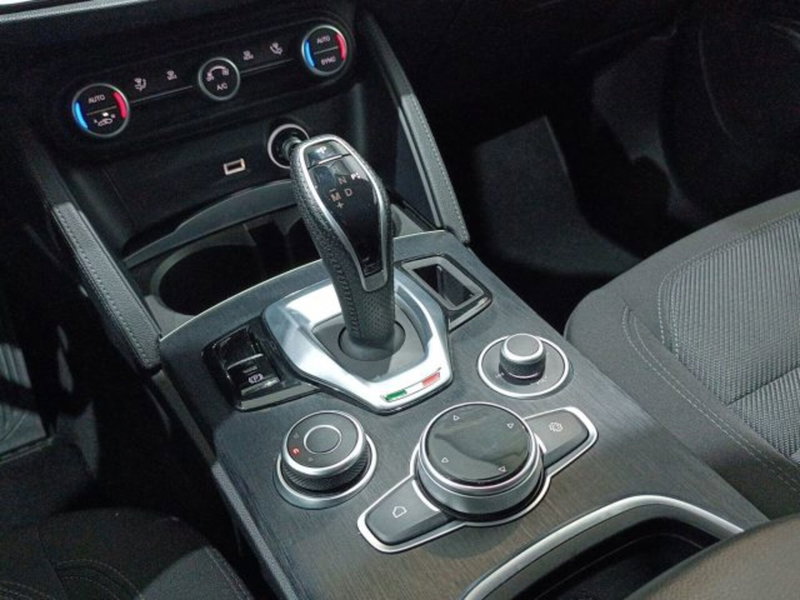 Alfa Romeo Stelvio usata a Catania (8)