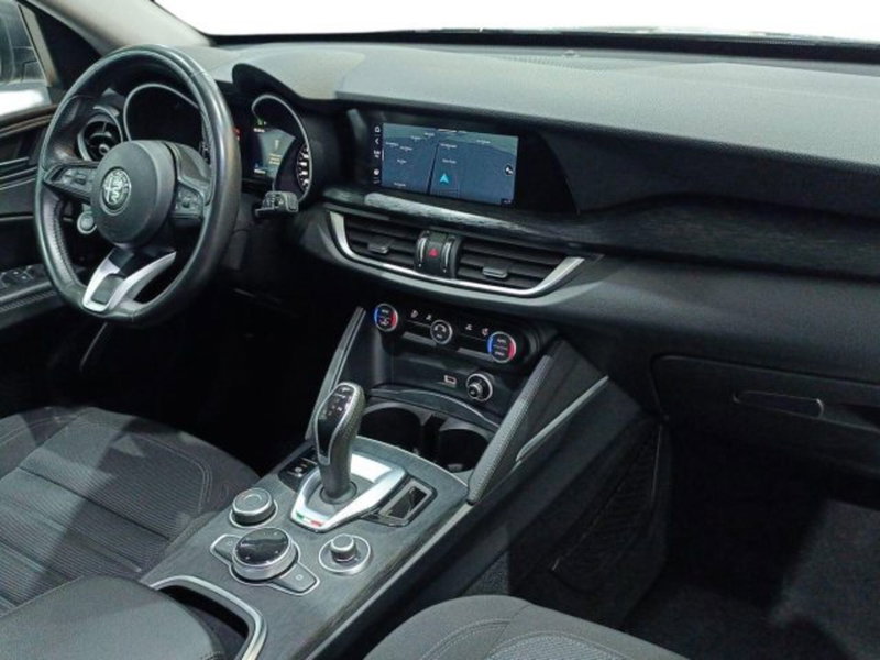 Alfa Romeo Stelvio usata a Catania (9)