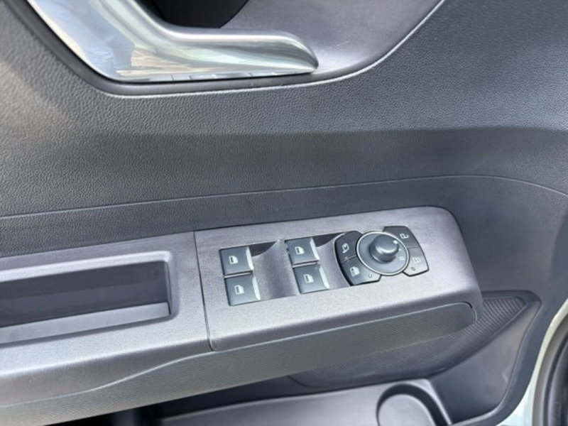 Ford Tourneo Courier nuova a Lodi (12)