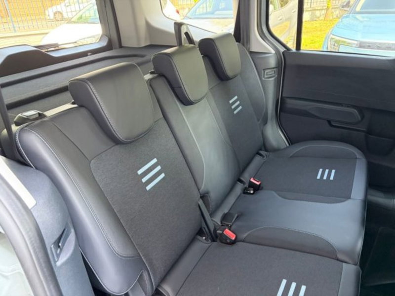 Ford Tourneo Courier nuova a Lodi (14)