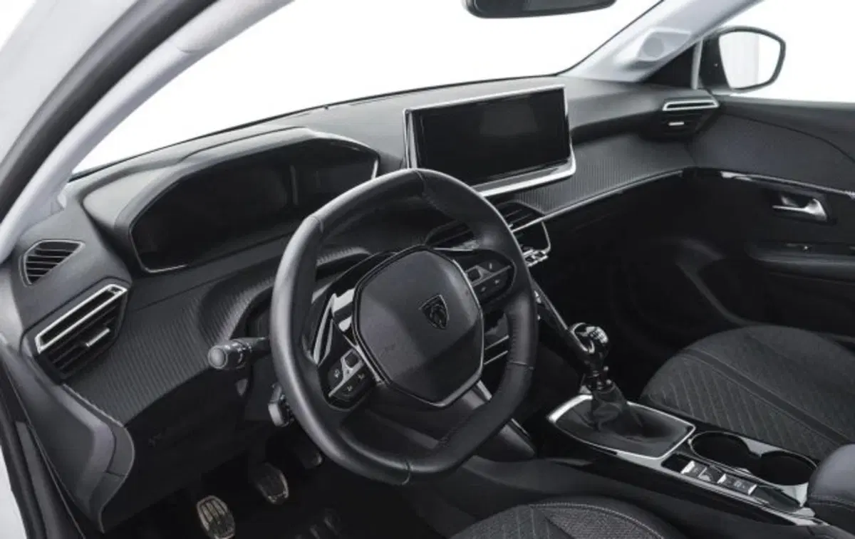 Peugeot 208 nuova a Perugia (12)