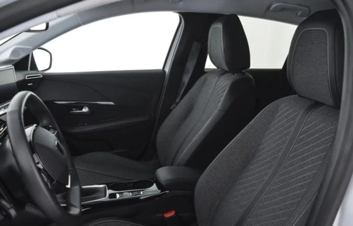 Peugeot 208 nuova a Perugia (13)