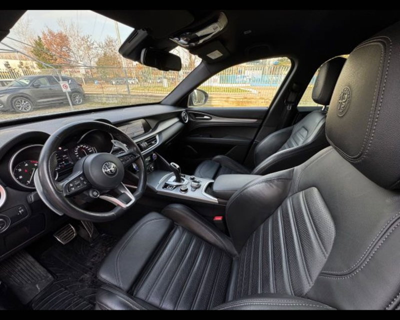 Alfa Romeo Stelvio usata a Bologna (13)