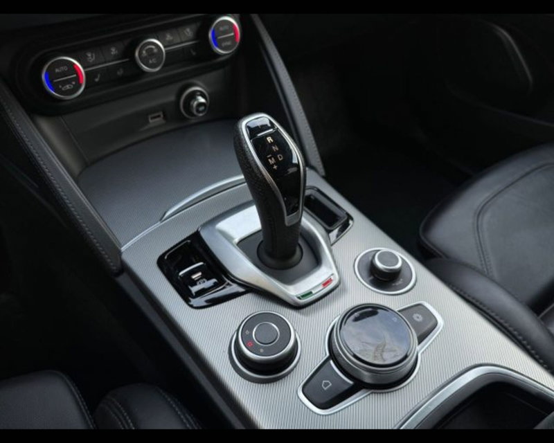 Alfa Romeo Stelvio usata a Bologna (18)