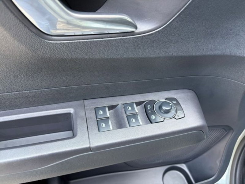 Ford Tourneo Courier nuova a Lodi (12)