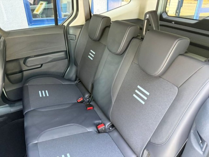 Ford Tourneo Courier nuova a Lodi (13)