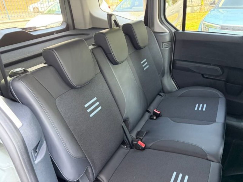 Ford Tourneo Courier nuova a Lodi (14)
