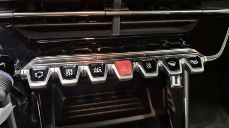 Peugeot 2008 usata a Modena (9)