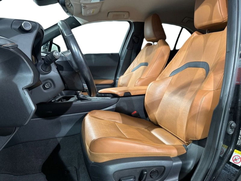 Lexus UX usata a Sondrio (13)