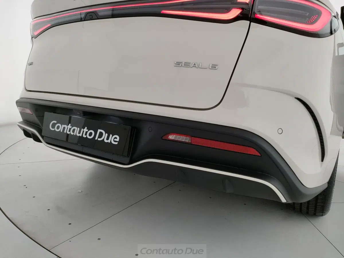 Byd Seal 6 DM-i nuova a Caserta (10)
