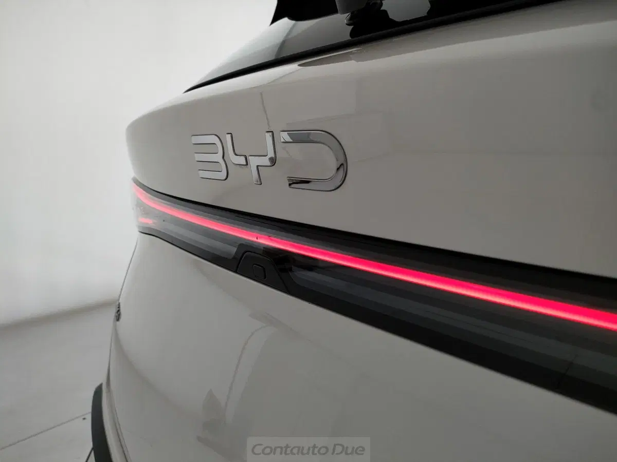 Byd Seal 6 DM-i nuova a Caserta (12)