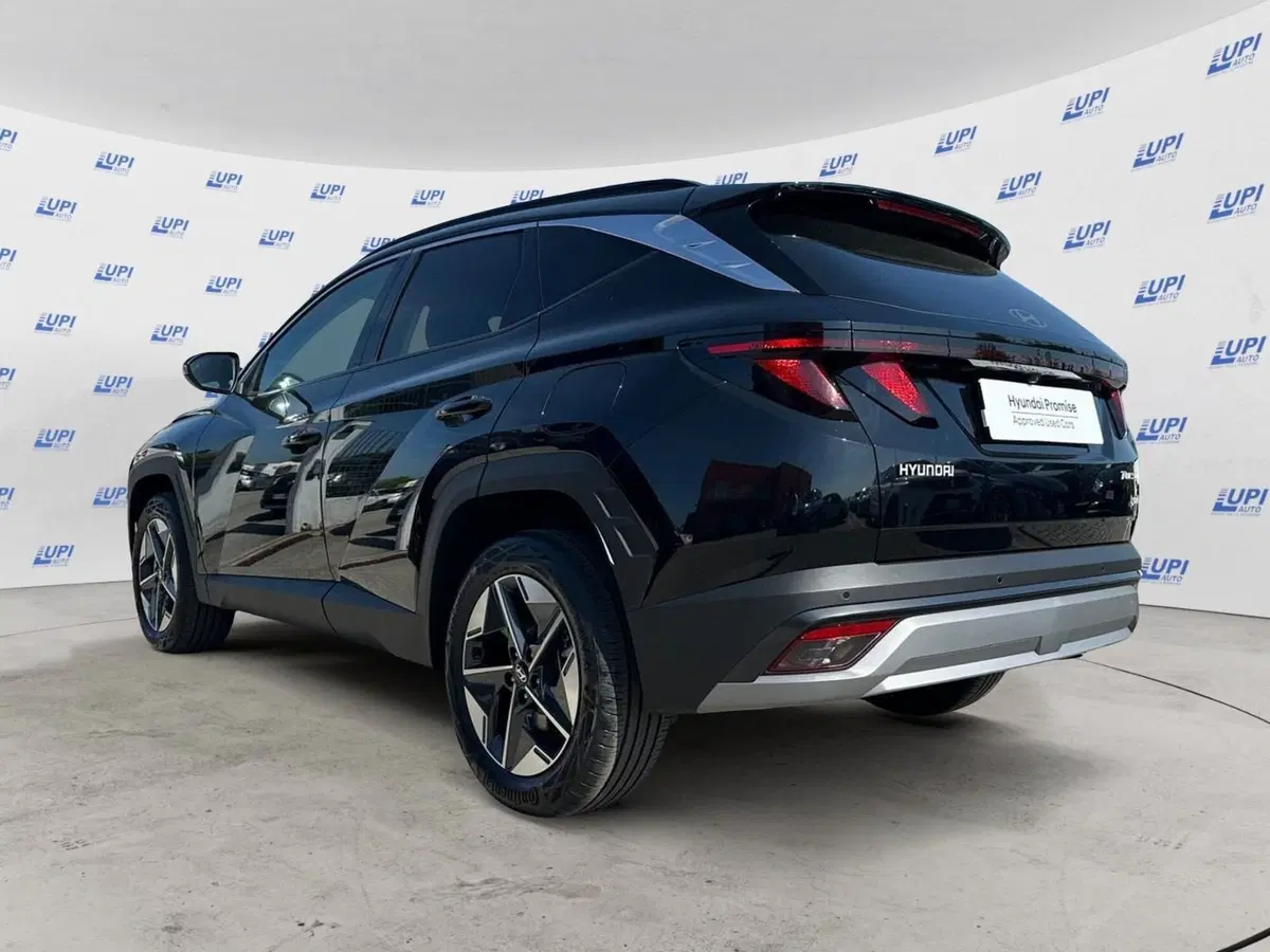Hyundai Tucson nuova a Pistoia (4)
