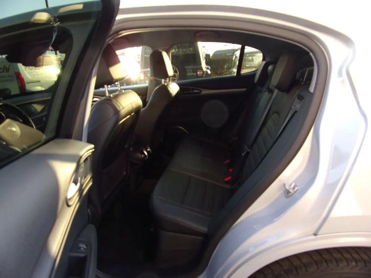 Alfa Romeo Stelvio usata a Reggio Emilia (9)