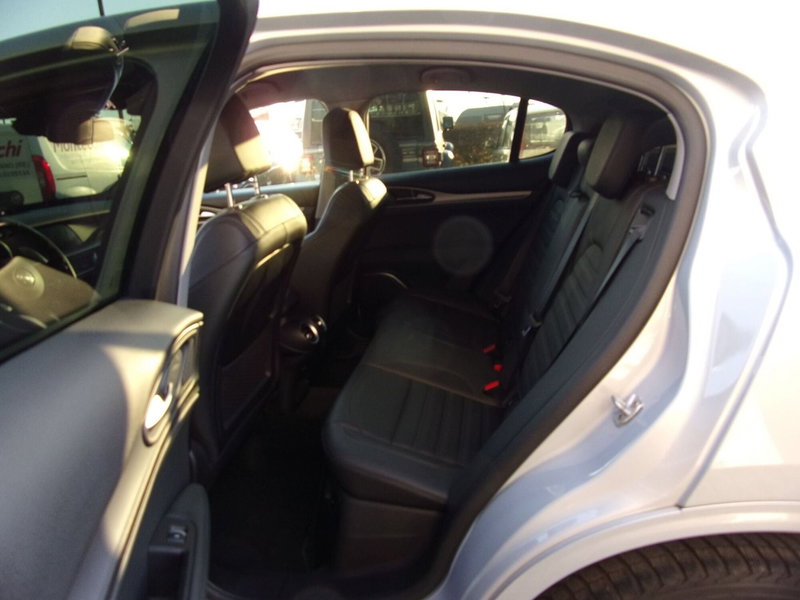 Alfa Romeo Stelvio usata a Reggio Emilia (9)