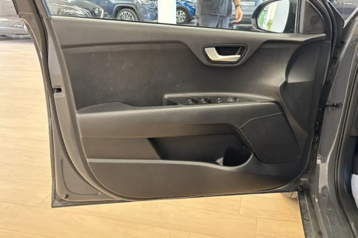 Kia Stonic usata a Latina (12)