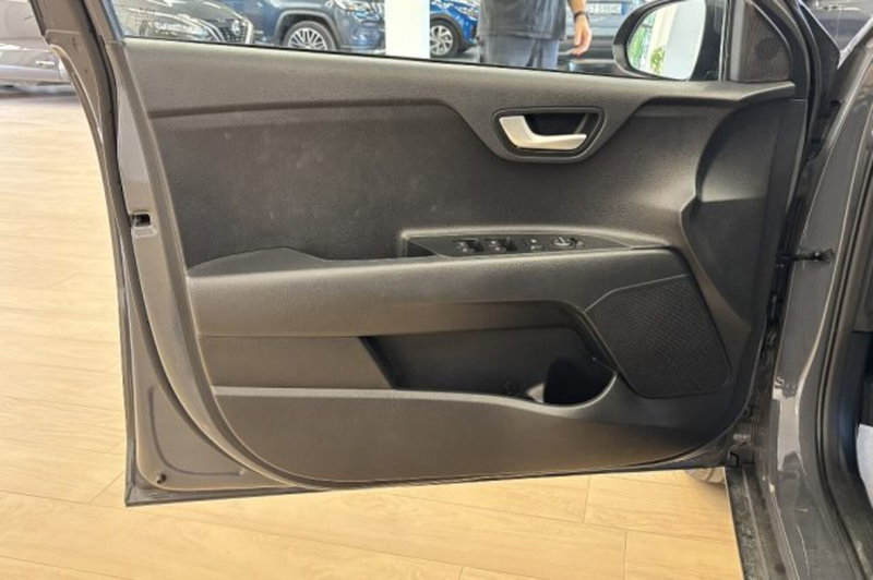 Kia Stonic usata a Latina (12)