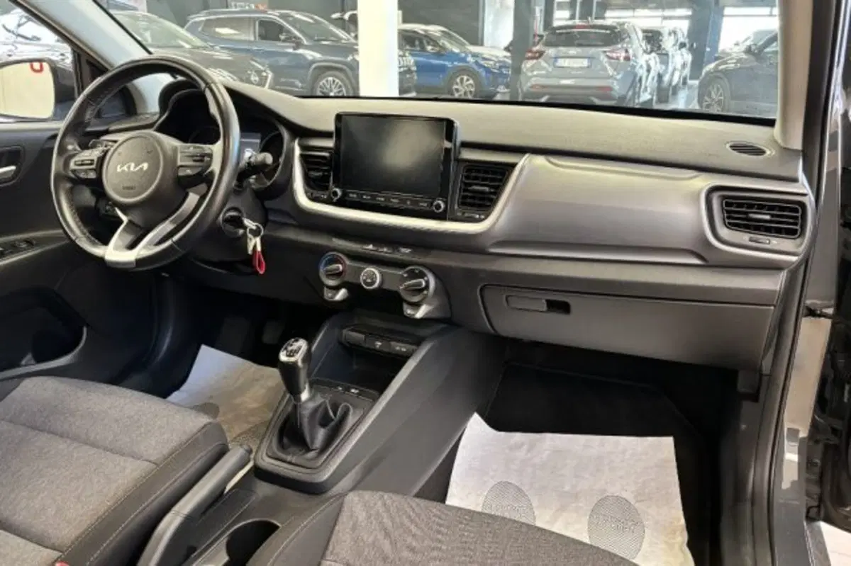Kia Stonic usata a Latina (9)